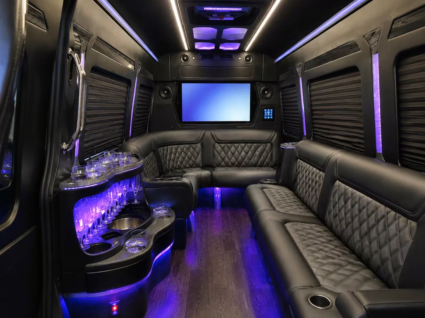 coachbuschesapeake com connects you with independent bus companies competing for your chesapeake prom business