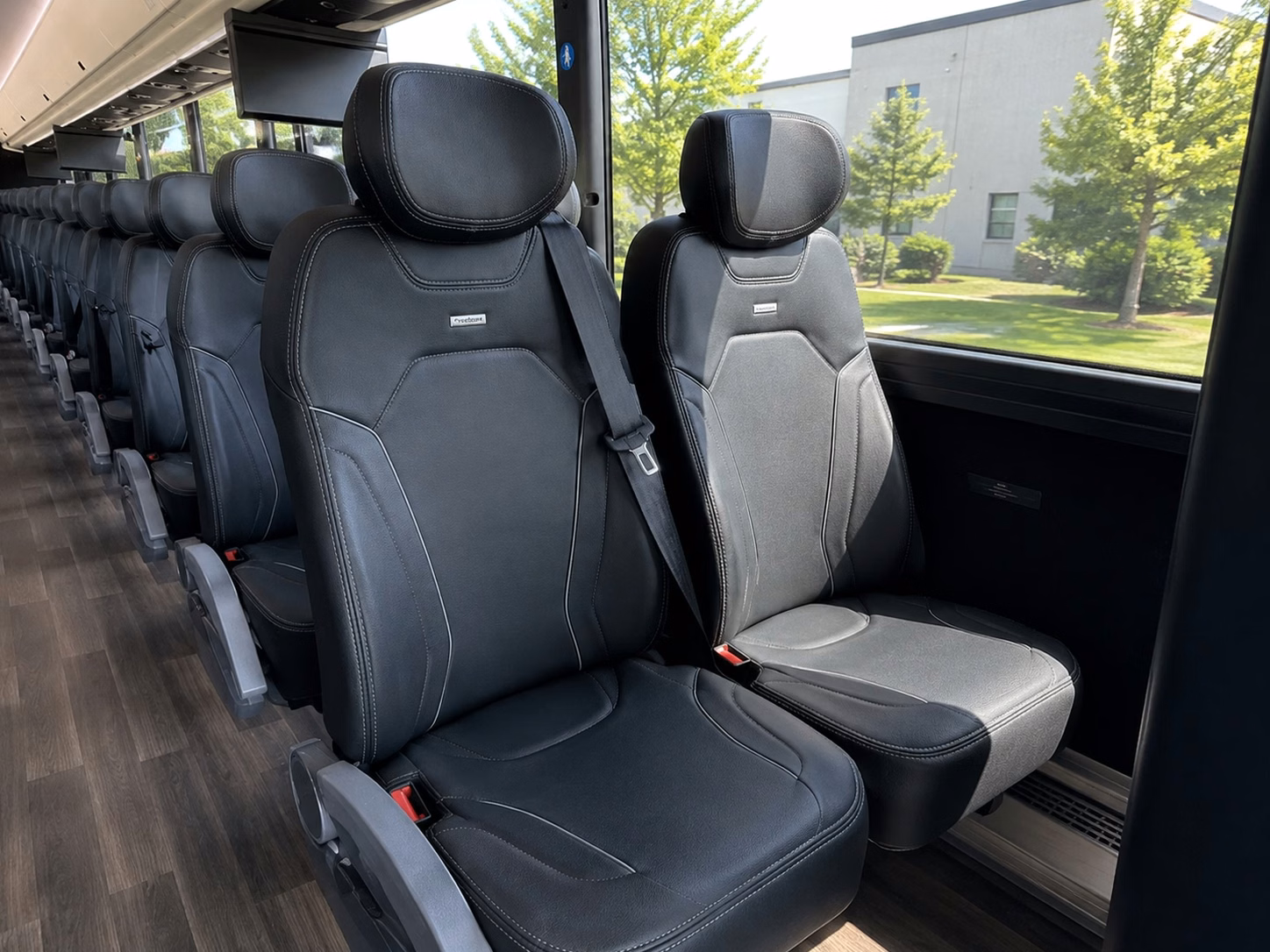 shuttle your wedding guests between chesapeake hotels and your venue with ease